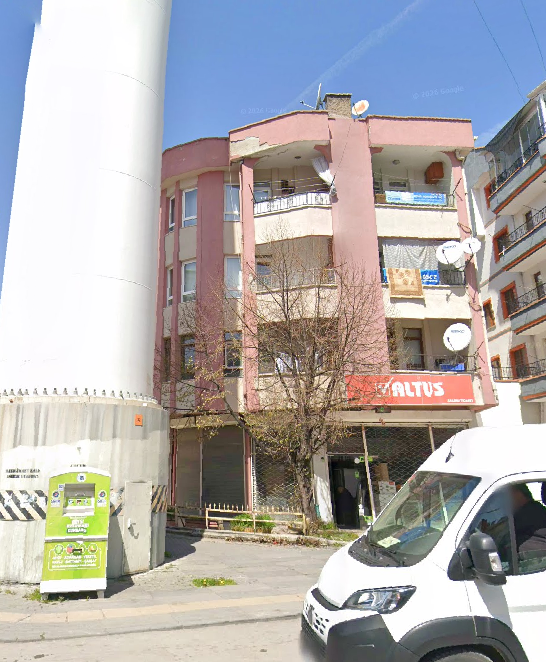 Ygt8Efe's tweet photo. @wolowos___ bunlar biri konyadaki kıçı kırık travmayı iki yol kenarı ağacı ve sokak lambasını put yapmış her yere yazdırmayı öğretmiş devam ediyorlar. Melih ankarada insanların camının önünden direği geçen teleferik yaptı ya https://t.co/RmnlUgqrJ3