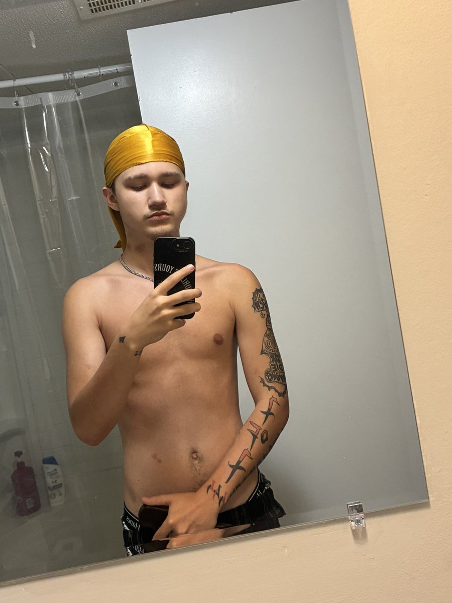 theyluvlil33's tweet photo. Me today b4 I made some new videos https://t.co/WNJNcPYtMG