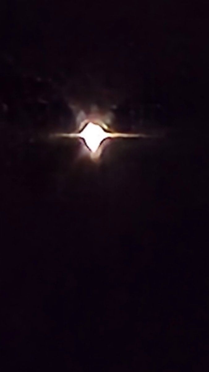 Empleadorserial's tweet photo. Zoom x 100 a una estrella random https://t.co/CGFS4LhDqY