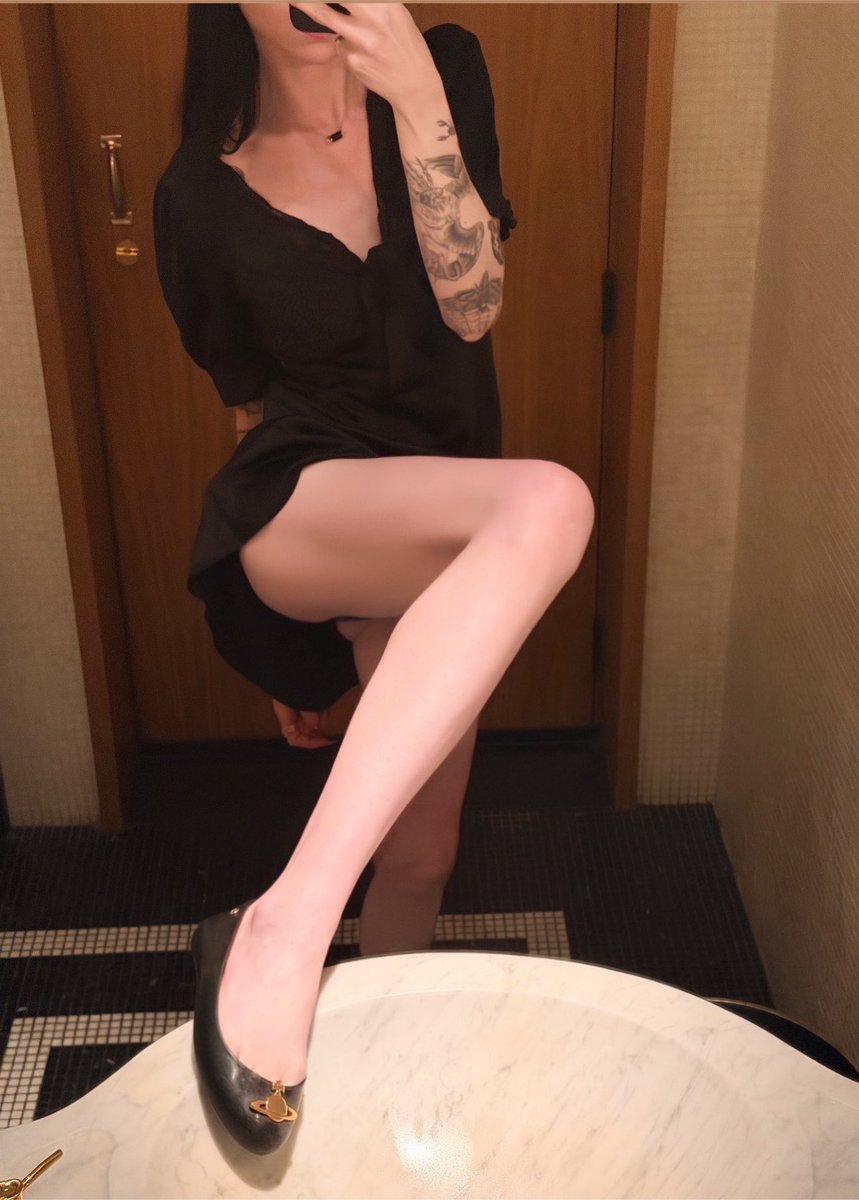 RamonaRyderNY's tweet photo. I wore underwear on a dinner date- my black bow panties for fun: https://t.co/hgwfDGqBz6