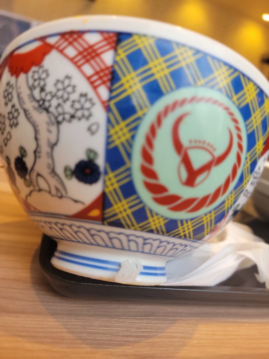 akaoni_rc's tweet photo. 千葉の某山中スタジオで撮影のためアクアライン。
混雑を避けて早めに出たので
吉野家で朝定食。

吉野家のどんぶりには高確率でごはんツブ付いてくるけど俺だけ?
もしかして店員さんは俺に気がある?

サービスありがと❤ https://t.co/eQQfv7FMqk