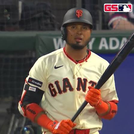 robertosuarezq's tweet photo. *La lucha por los lideratos de       bateo en la MLB.

*Luis Arráez:       *Otto López:
   AVG:  331.            AVG: 329.
   Hits:  135.            Hits: 138.
      *Más juegos multi-hits:
Luis Arráez: 41.   Otto López: 43. https://t.co/6393LdAJ3f