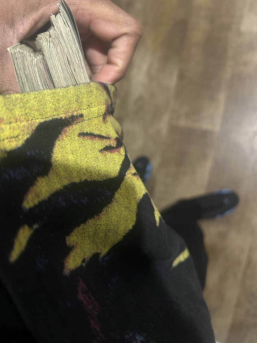 CashCowCoke's tweet photo. We treat this shit like fourth and 30,you know we can’t go for that 💸 https://t.co/BJV7cdU9HD