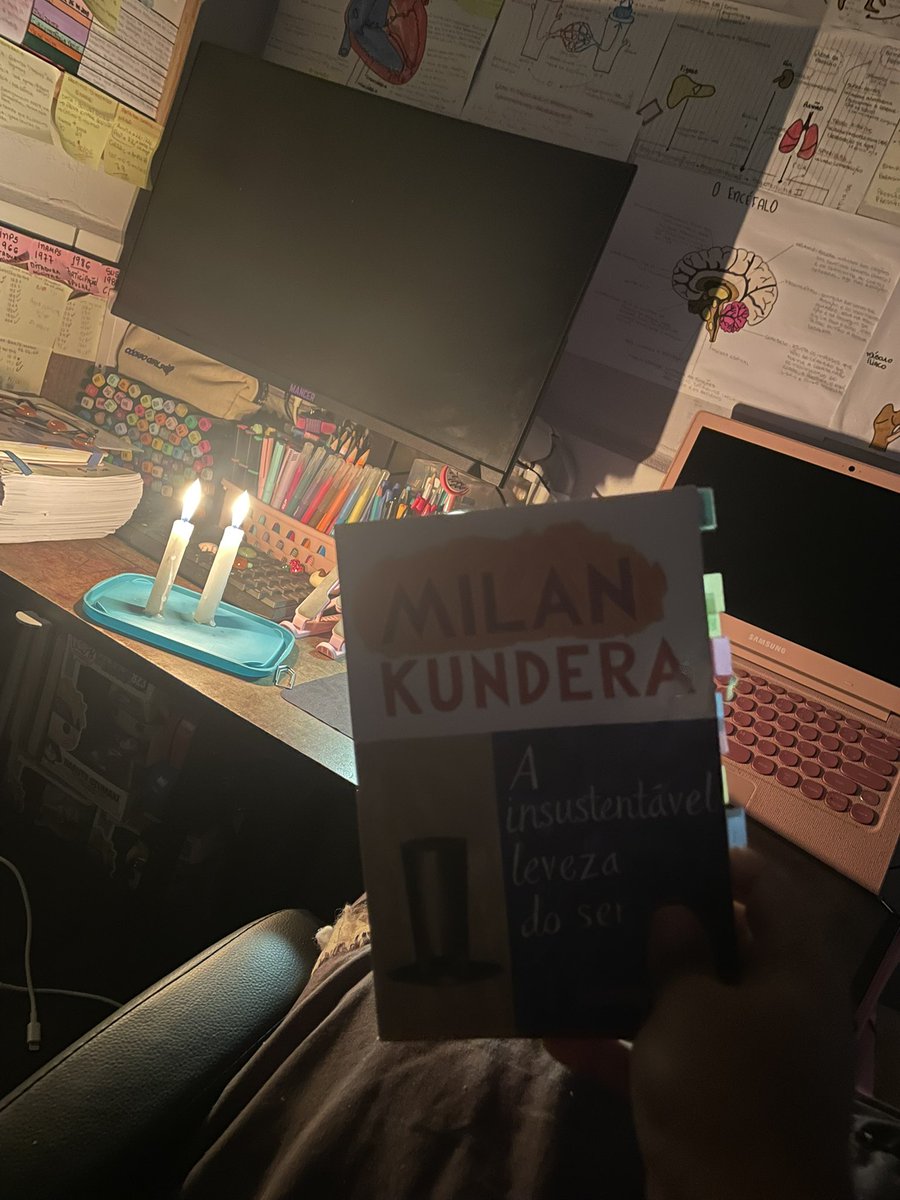 sua_tata's tweet photo. Hoje fiquei o dia todo sem luz.
O que me restou foi ler um bom livro. 💗 https://t.co/dN12Uy0BwZ