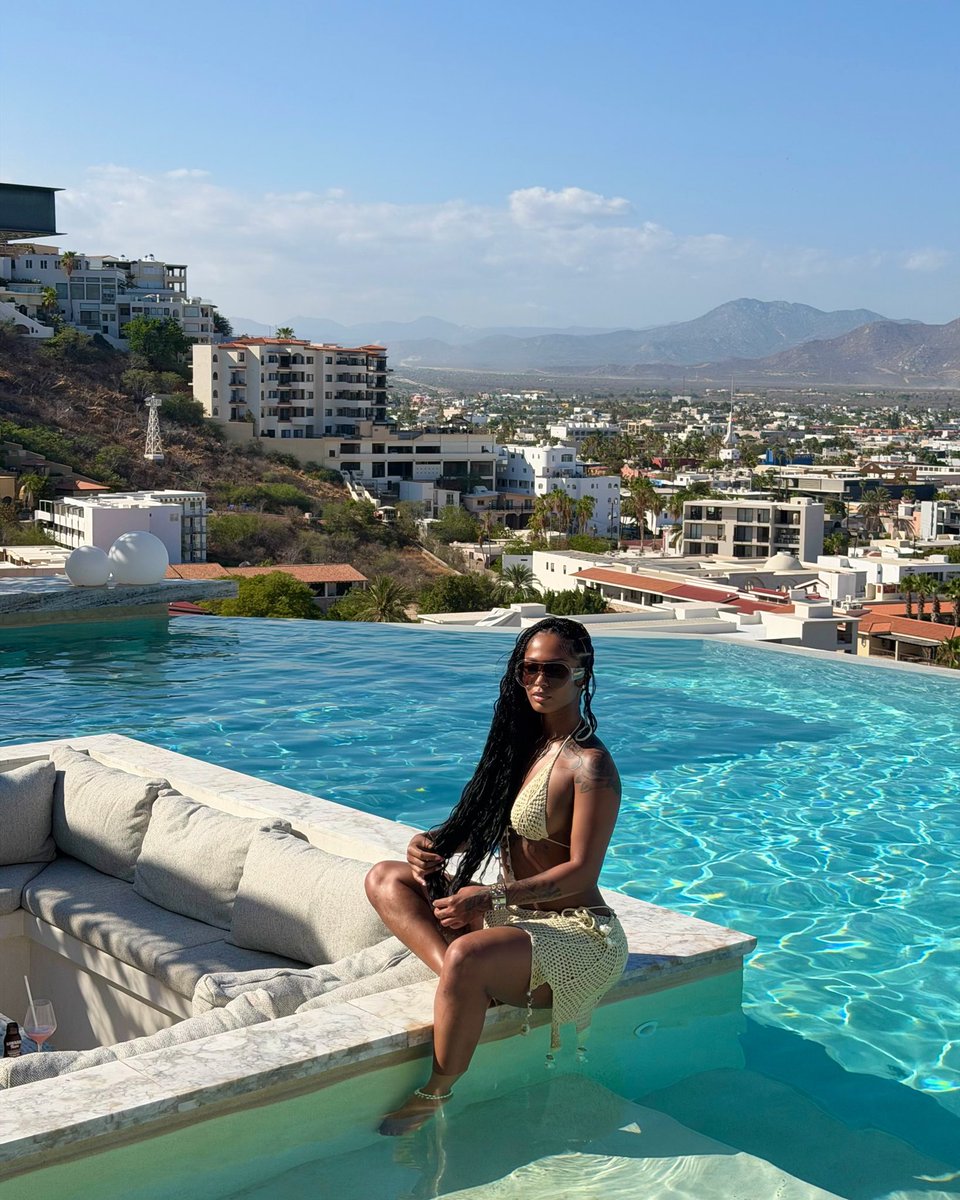 wavecheckers's tweet photo. Dess Dior enjoying vacation ☀️ https://t.co/Nx03M4dtHn