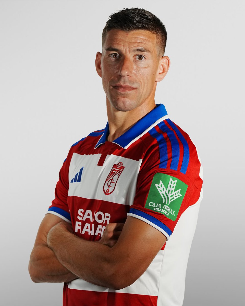 GranadaCF's tweet photo. ¿Lo digo? La camiseta más elegante de los últimos años ✨❤️