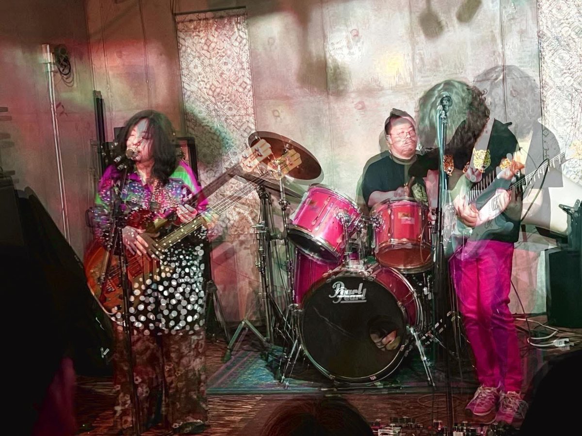 atomicfarm's tweet photo. 7月は、たくさんライブが出来て
嬉しかったです⭐️

次のライブは
9月6日　日曜日
フリーキーショウです。

宜しくお願いします🎶

写真はバラナンブ　フジイさん https://t.co/ZgZyxgJ7hn