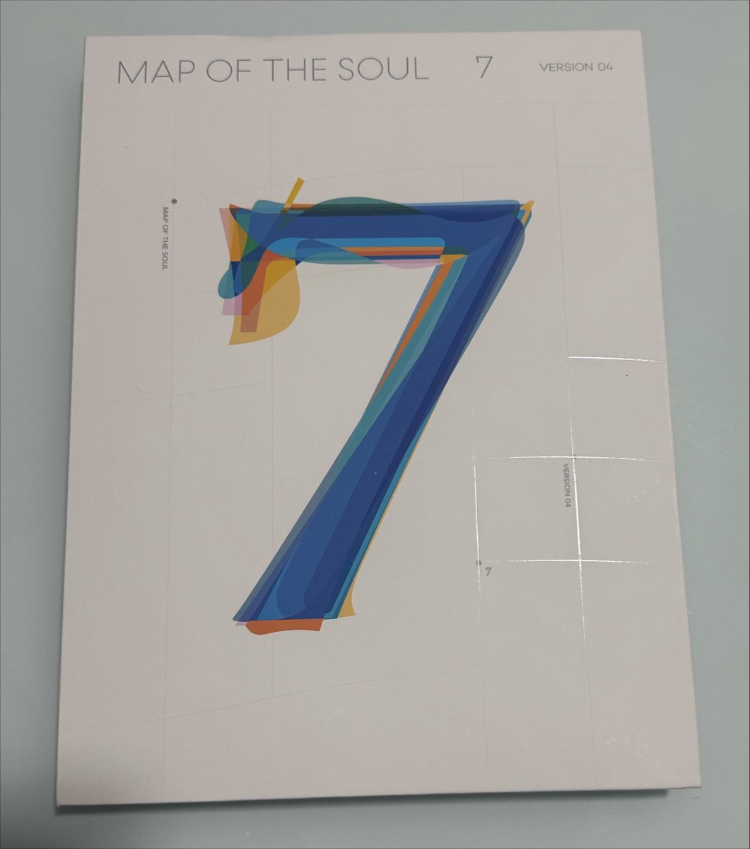 gukkiejm_'s tweet photo. MOOTS ACABEI DE ABRIR MEU MAP OF THE SOUL 7 E EU TO APAIXONADA QUE ALBUM MAIS LINDO https://t.co/qb0q3CCaDv