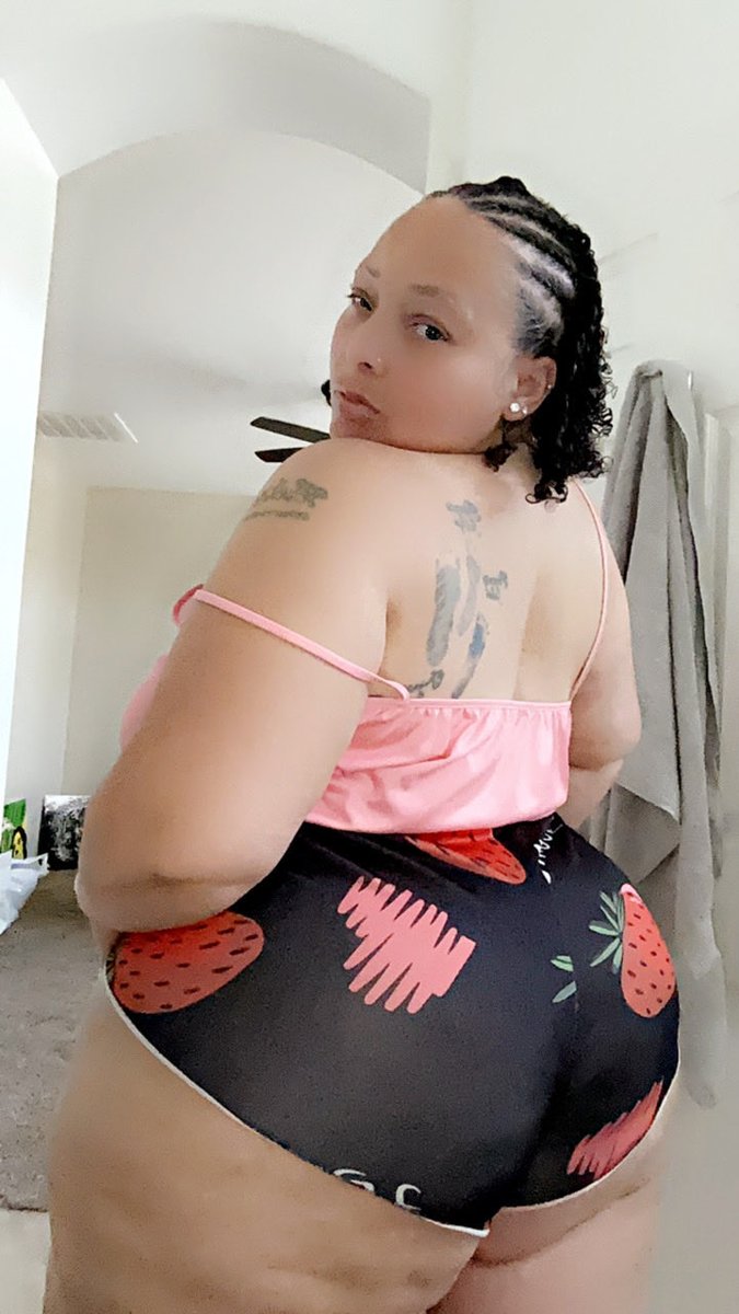 BadAzzYella27's tweet photo. Sweet like Strawberries 🍓 💋 #furry #Perú #bbw wet like the ocean 🌊 https://t.co/zve67R9YA0