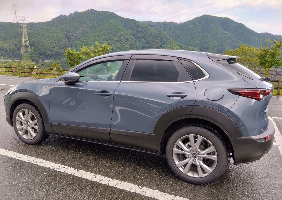 ahata1224's tweet photo. 7時前にガソリンを入れて来たけど、cx30を4台も見かけ、帰りは後ろがMAZDA3だった。
(出勤途中の夫ともすれ違った🤣)

早いもので乗り始めてから1年1ヶ月経ったけど、すごく運転しやすくて快適な車✨
これからもよろしくね相棒君!!
#cx30
#30day
#マツダ https://t.co/jnxnxCZEat