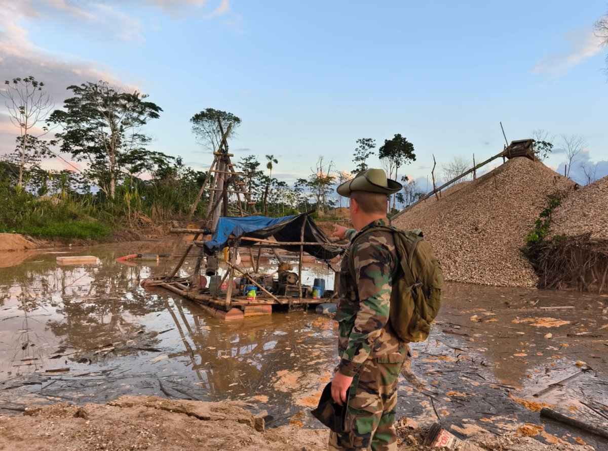CCFFAA_PERU's tweet photo. #Urgente| Operación conjunta de nuestro Comando Operacional del Sur y la @PoliciaPeru genera afectación económica de más de S/26.7 millones a capacidad logística de minería ilegal en Madre de Dios.
Conoce los detalles aquí👉 https://t.co/uMF1CGjeHz https://t.co/ZIkY2lxVzG