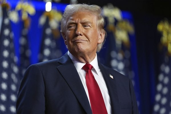 Melania22353's tweet photo. Leadership is about serving the people, keeping promises, and never giving up on the future. Let's keep moving forward together. 🇺🇸❤️.                                                                       Join and stay connected for more updates 👉🖇️https://t.co/x3hgLm7OaX https://t.co/N5wuW03sB0