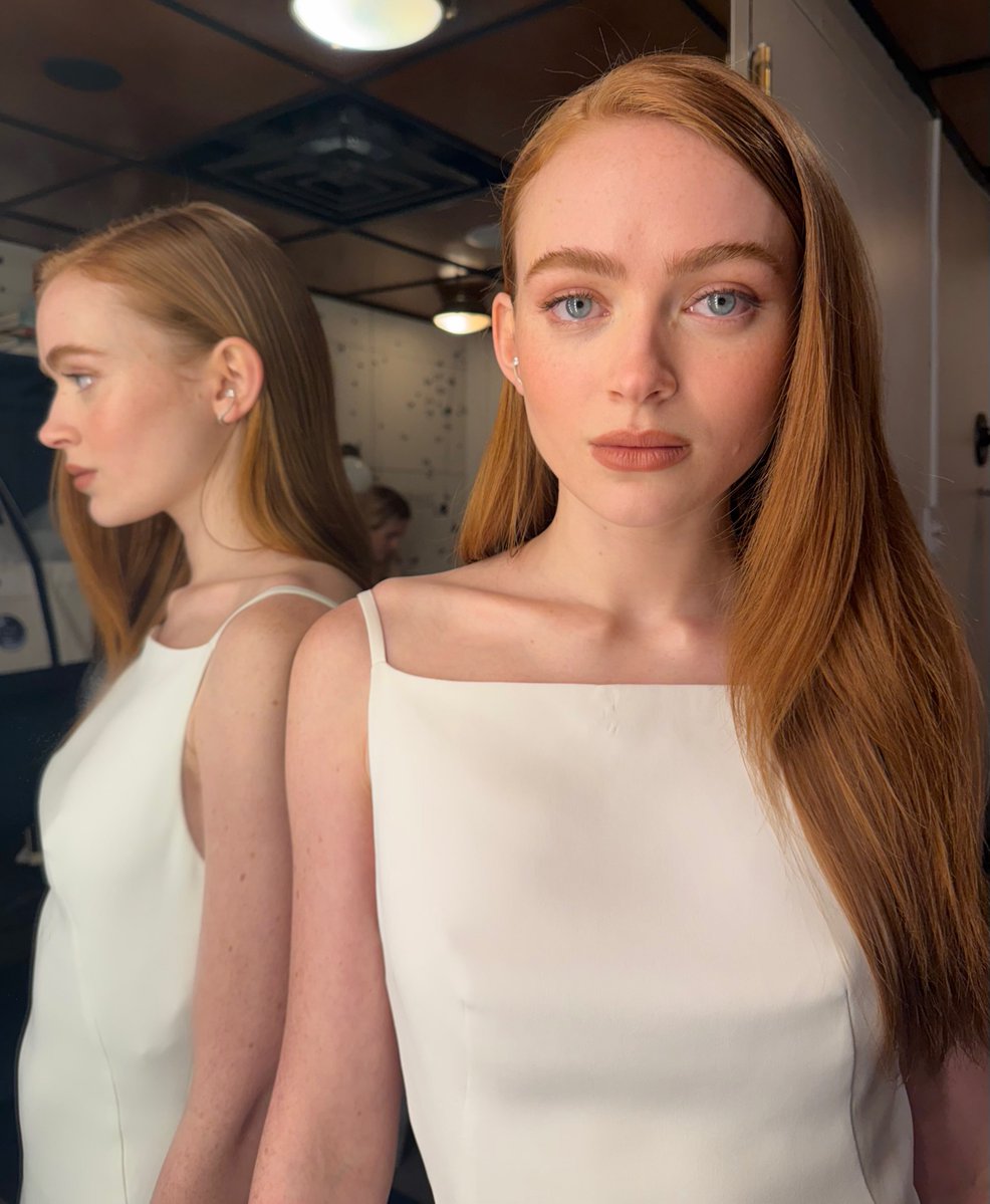 sadiesinkbra's tweet photo. LINDA! Sadie Sink pronta para The Tonight Show. https://t.co/zMm6CSX6sx