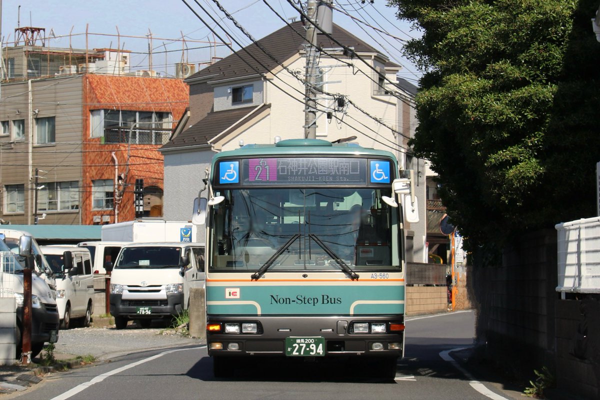 koedo_bus's tweet photo. 西武観光バス秩父営業所A3-560転属

西武バス練馬に最後まで残っていたエアロミディMK27、A3-560号車が秩父へ転属しました。

A3-560 熊谷200か20-43

代替車は車庫内には見当たらず不明。

秩父は銀サッシと黒サッシのMKが1台ずつ在籍することとなりました。 https://t.co/YUMwNQfTCC