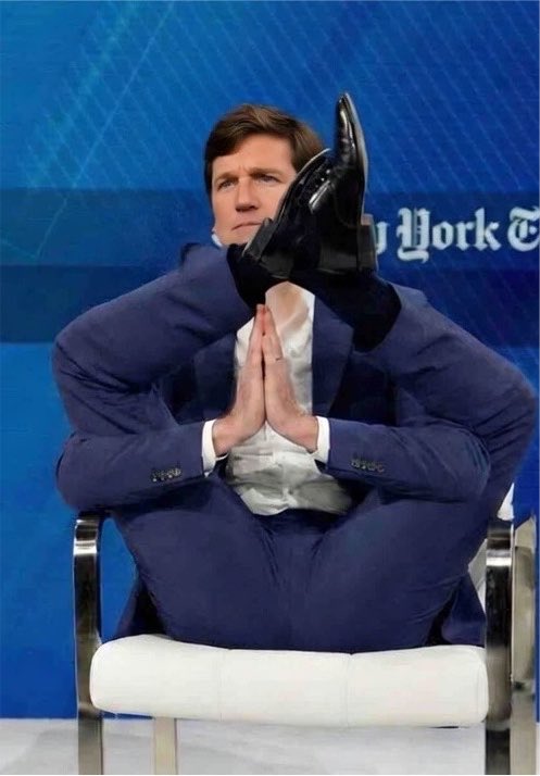 TravelersChecks's tweet photo. what's up with this pose? why do influencers keep doing it? i'm starting to get scared https://t.co/VP0SYkudE7