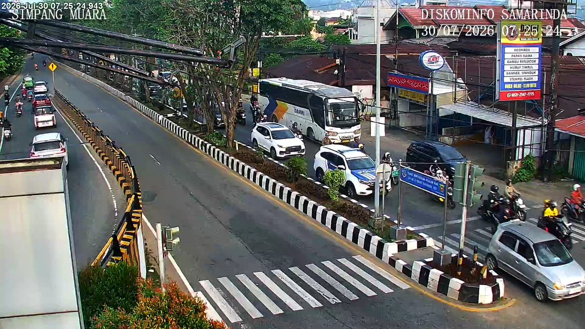 atcs_samarinda's tweet photo. 07.27 Simpang Muara : Antrian kendaraan normal diketiga kaki simpang, Situasi arus lalin ramai lancar. #MinYn https://t.co/3zBuDwnjfC