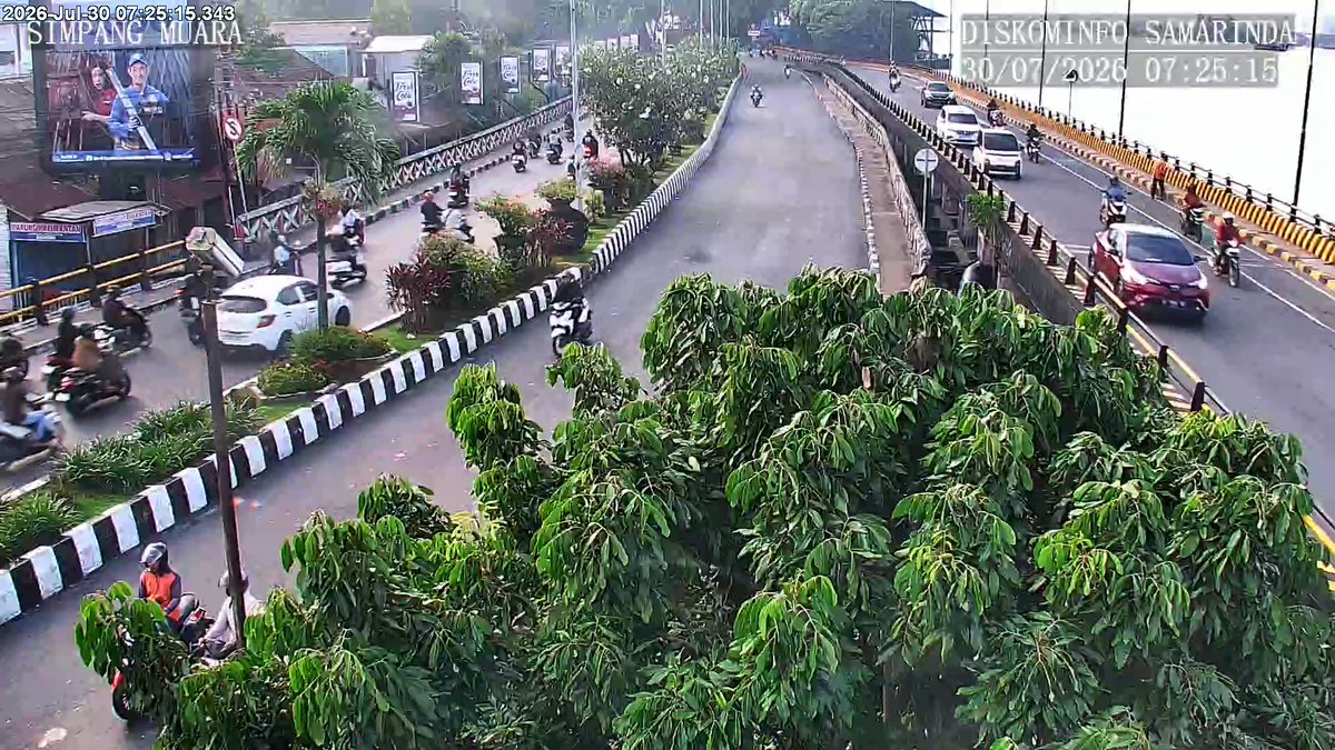 atcs_samarinda's tweet photo. 07.27 Simpang Muara : Antrian kendaraan normal diketiga kaki simpang, Situasi arus lalin ramai lancar. #MinYn https://t.co/3zBuDwnjfC