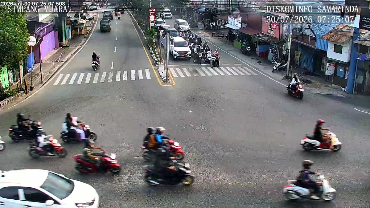 atcs_samarinda's tweet photo. 07.27 Simpang Muara : Antrian kendaraan normal diketiga kaki simpang, Situasi arus lalin ramai lancar. #MinYn https://t.co/3zBuDwnjfC