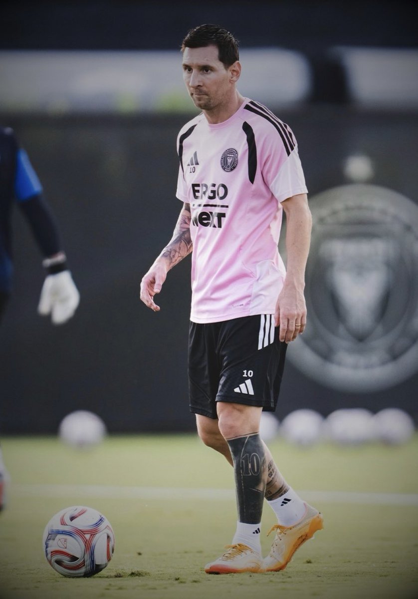 MODOSCALONET4's tweet photo. Que lindo es volver a verte, señor diez. https://t.co/M75nrFMiQf