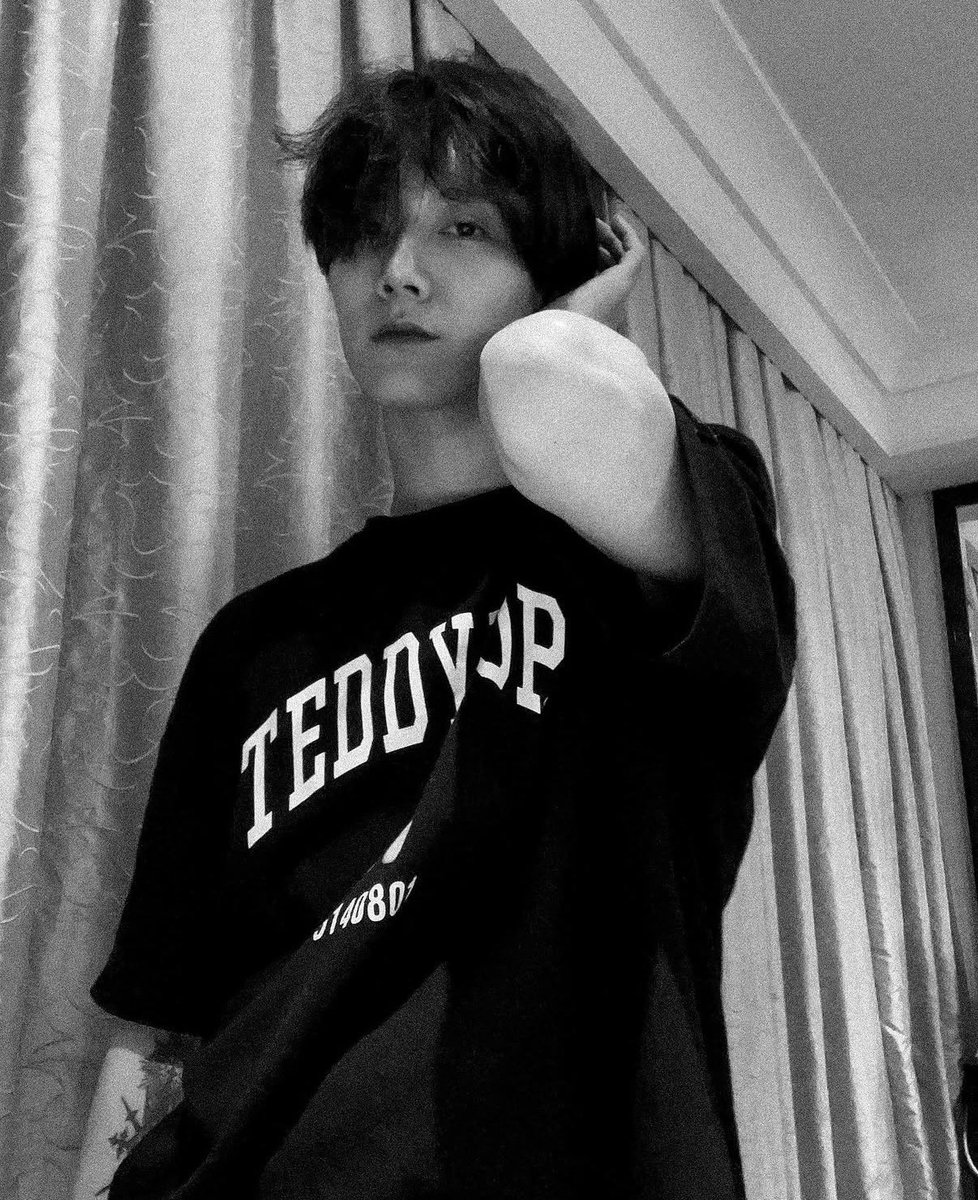 oliverycool's tweet photo. ok late 500 post dedicated to siri, isla, julia, jude, ellie, devin, phoebe, trevor, ryen, alana, billie, jolie, capri, casey, dexter, lennon, nathan, benny, magnolia house, the super hot camera person they hired, and that anon who said i was funny. #HTVMILESTONE https://t.co/1cU9FpDZMl