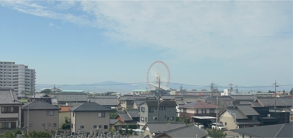 kafka04's tweet photo. 私的夏休みの思い出②
帰り道でより道して美紀ねぇー豊橋LIVEへ。そして朝は早起きをして電車から海を眺め、合流して一路、長野松本へ！ファンミーティング！いえぃ！私はハワイ以来の参加かな？美味しい手作りサラダいただきました✨その裏で旦那はんの着信が山盛りでした💦 https://t.co/jiVyaCUaX3