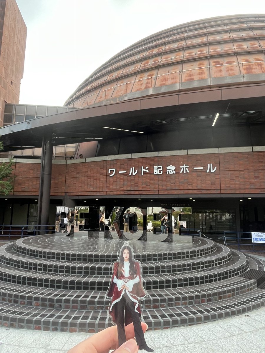 West46Ex's tweet photo. おはようございます！！
無券参戦でした！
昨日の「俺チケット持ってます」みたいな顔して撮った写真です https://t.co/atIbMk2BCL