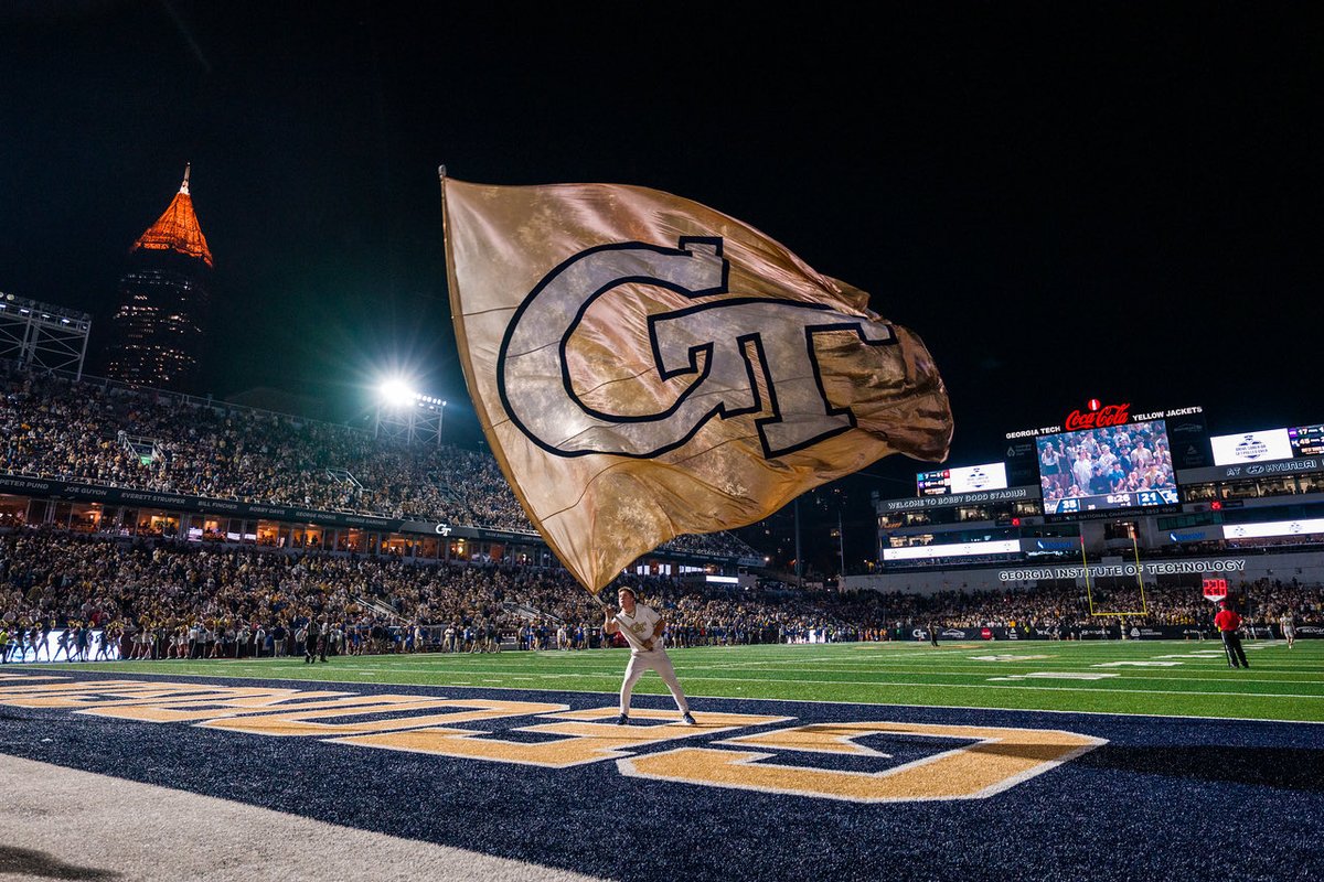 GeorgiaTech's tweet photo. Y’all tell @FreddyLA7 about Bobby Dodd under the lights!! #StingEm🐝 https://t.co/knZ2U41M86