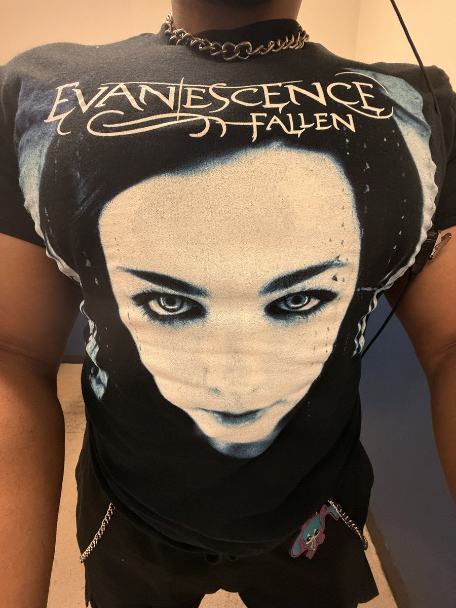 kzzrttt's tweet photo. i’m wearing an evanescence shirt and stretching the absolute fuck out of amy lee’s forehead with my massive tits https://t.co/z2x5o6r67o
