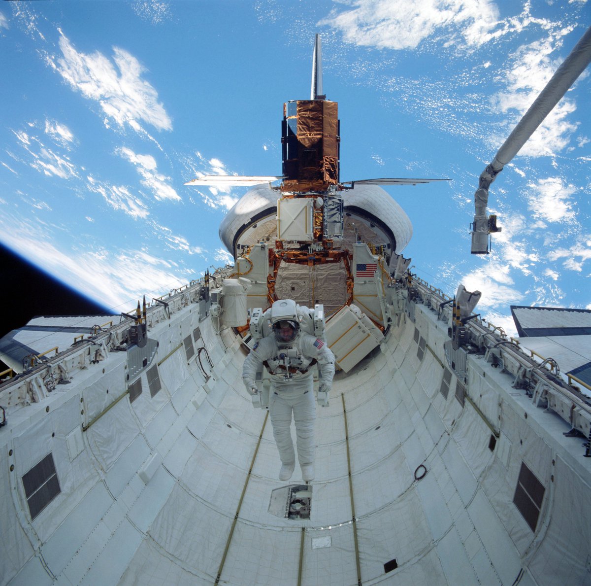 Sundancing_'s tweet photo. the early shuttle will never be matched in aura. just a bunch of pioneers doing wonderful things https://t.co/EGZUXUxLGg