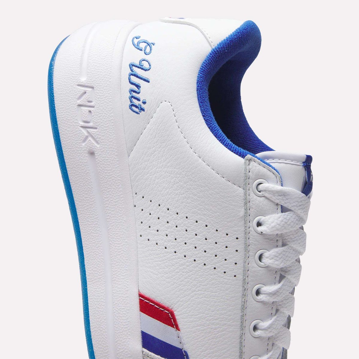 JustFreshKicks's tweet photo. OFFICIAL LOOK: Reebok G-UNIT G6 by 50 Cent 👀

🗓️ August 20th
💰 $130 https://t.co/OolQRTXdPx