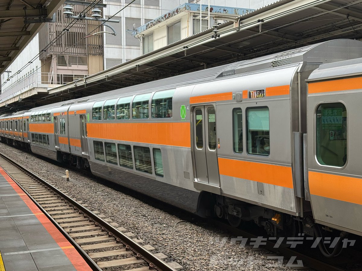 com_train_com's tweet photo. 【考察】2階建てグリーン車の寿命

製造コストが高そうな“サロ”。211系では25年未満、E217系でも25年前後で廃車されています。

E231系では2004年から組み入れが開始されたため、今年で22年。E531系でも20年となります。

そう考えると中央線快速用は何年程度の使用を想定しているのでしょうか？ https://t.co/hRk5ugeVJ4