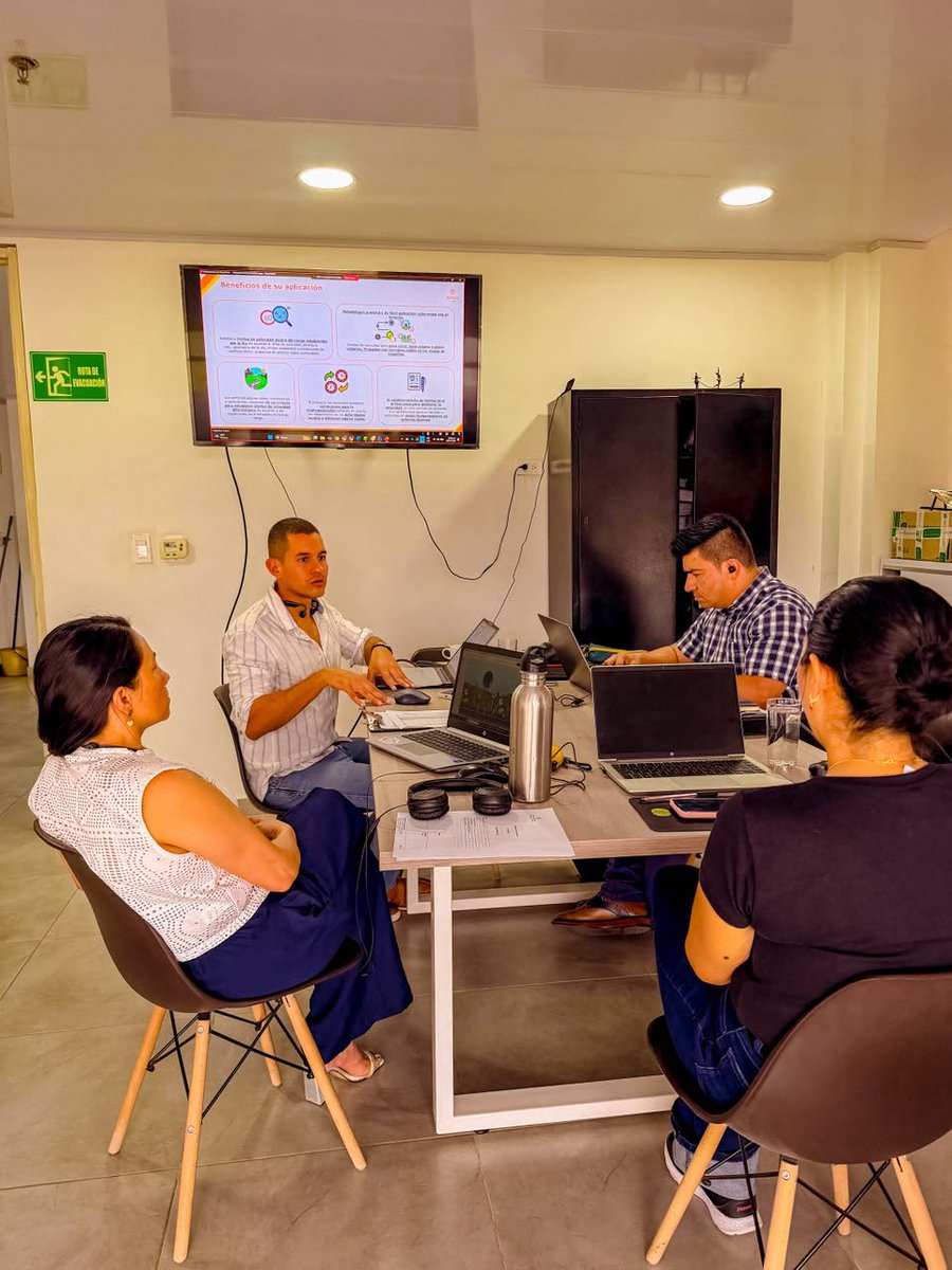 ansvcol's tweet photo. La jornada concluyó con una asistencia técnica sobre Gestión de la Velocidad, dirigida a profesionales de la @RutaalsurOfi para fortalecer la implementación de la metodología que permite establecer límites de velocidad seguros.

Seguimos trabajando junto a las autoridades y demás actores estratégicos para fortalecer las capacidades locales y avanzar hacia una movilidad más segura para todas y todos.

#SeguridadVial #Huila #LaPlata #Neiva