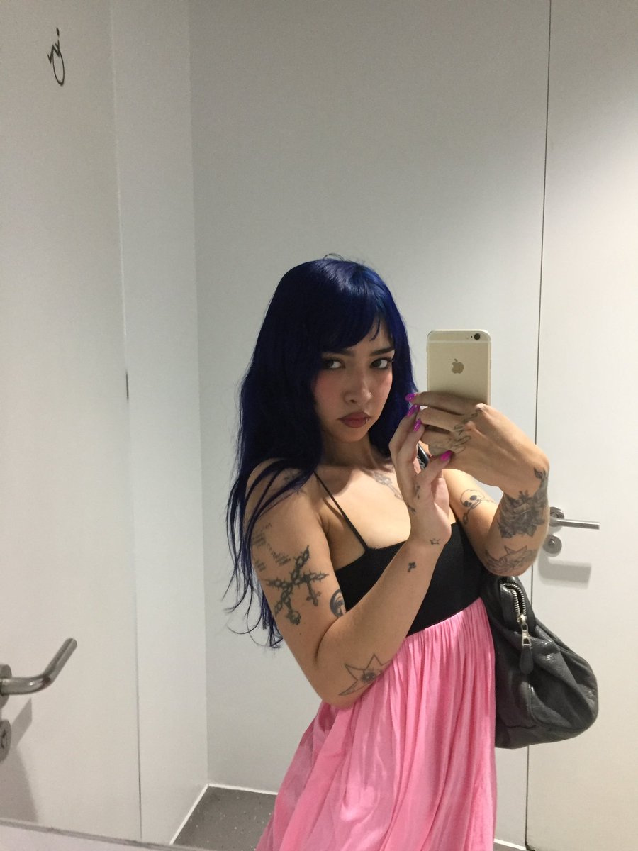 izatkmmm's tweet photo. mi vestido rosa https://t.co/9dytLP0e1s