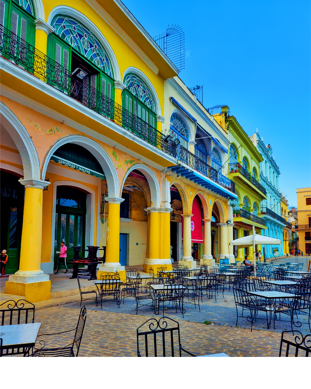 MinturCuba's tweet photo. ¿Has visto muchas fachadas amarillas en La Habana? 

Durante la época colonial, el pigmento amarillo era uno de los más accesibles y resistentes al implacable sol caribeño. 

#CubaUnica #CubaTravel #LaHabanaTravel #CiudadesConHistoria https://t.co/sKAeoKlilQ