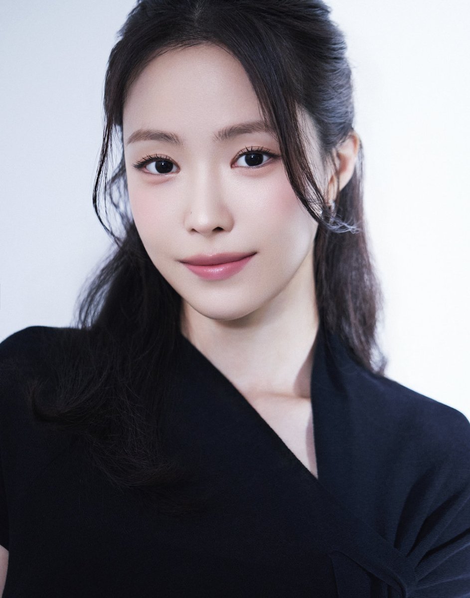 ginkgonut210's tweet photo. 김부장 라운드 인터뷰 #손나은 

[뮤:터뷰①]‘김부장’ 손나은 “첫 액션, 스펙트럼 넓어져..시즌 2 하고 싶죠” (출처 : 네이버 연예) 

https://t.co/jBvldILBAO https://t.co/shbwjsyej6