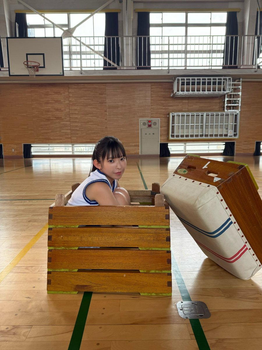 nagasawa_marina's tweet photo. おはよう🌞箱があったら入りたい年頃(?) https://t.co/EG6zRzTJkr
