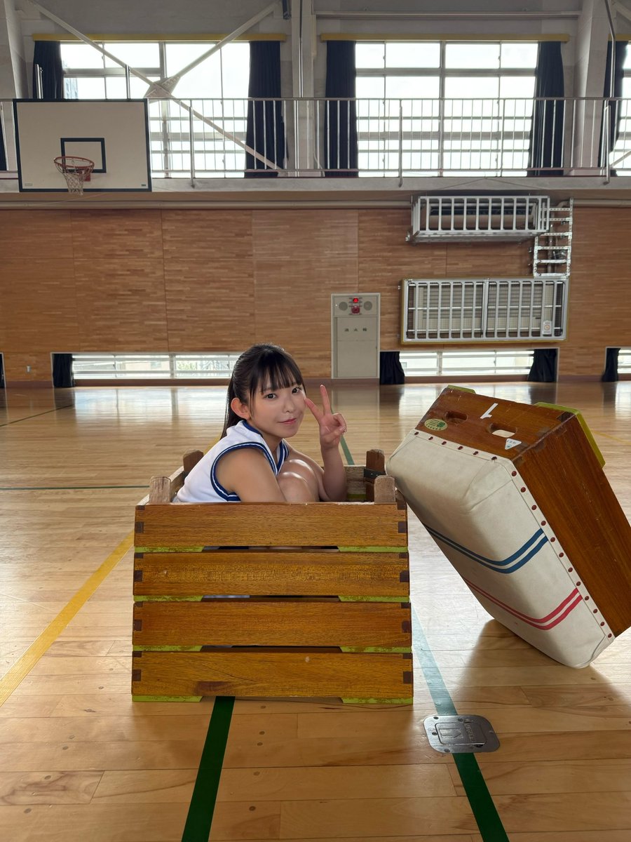 nagasawa_marina's tweet photo. おはよう🌞箱があったら入りたい年頃(?) https://t.co/EG6zRzTJkr