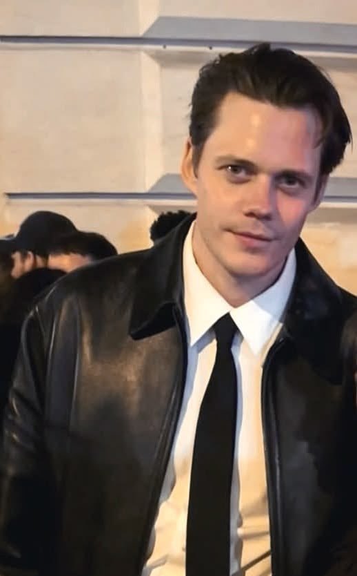 Caro - Skarsgård yearner tweet media