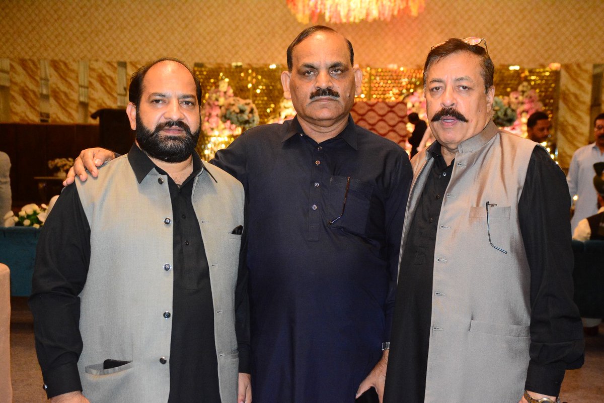 mabbasfsd's tweet photo. محمد عباس اشرف ملک سٹی جنرل سیکرٹری مسلم لیگ ن لیبرونگ فیصل آباد 
سٹی صدر لیبرونگ توصیف نواز خان 
ضلعی صدر لیبرونگ رانا محمد خالد منج صاحب 
کشمیر کی فتح پر پاکستان مسلم لیگ ن کے تمام کارکنان کو ڈھیروں مبارکباد پیش کرتے ہیں @MaryamNSharif @pmln_org @NawazSharifMNS 
@ShahbazShareef https://t.co/qaR9lXb3J3