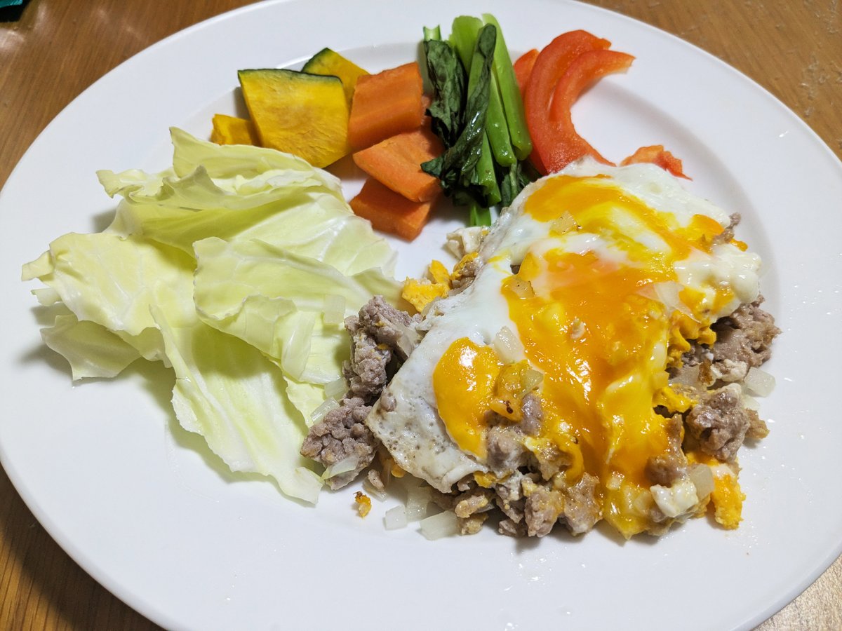 _crystal_pop's tweet photo. おはよう。久々に自炊の写真でも載せておくか。挽肉は卵と一緒に炒めると美味いよ。暑いので水の補給も欠かさず行こう🤯 https://t.co/0PS0l8ABx6
