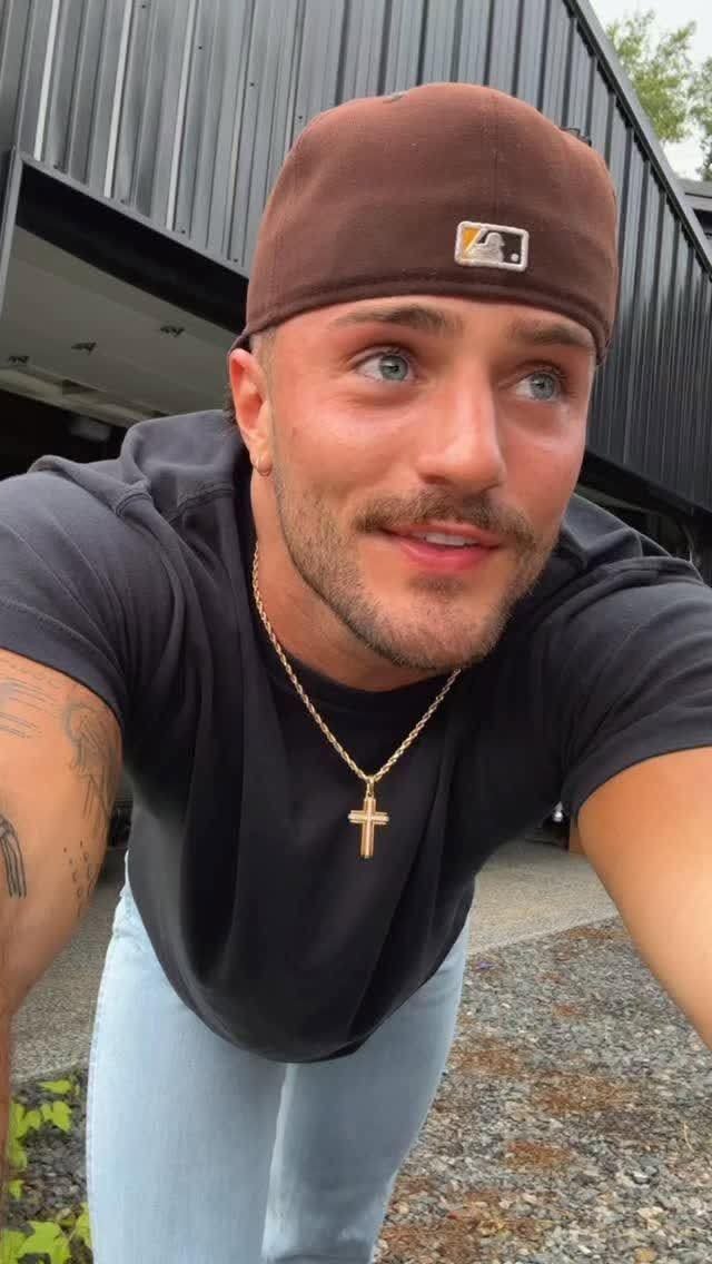 jackgentrycldt's tweet photo. I really wanna come get you.. take you away and make you mine forever. but I feel like you don't love me as much as I love you i just wish you did. I love you 🥰❤️🥰😘🎶 https://t.co/uwphmhfKuA