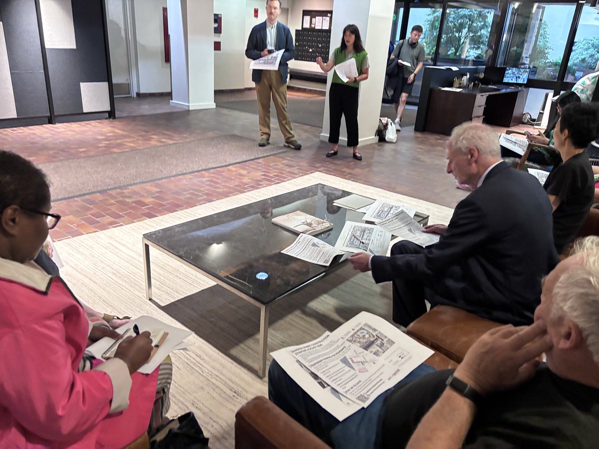 tom_ready's tweet photo. Thank you @CityOfBoston Streets Team for providing an update to residents and neighbors of Dockside Place and the @BosChildMuseum on the upcoming Sleeper Street project in #FortPoint.. ht to @EdforBoston for having Melissa attend 👏
https://t.co/ZNs3ZslGxt https://t.co/9n23A5wVtK