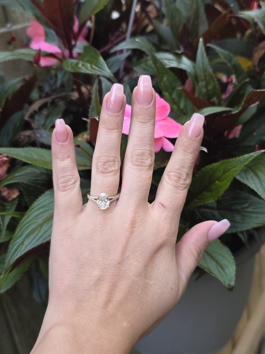 lemondaisey's tweet photo. Not a bad pair of nails for being rusty at doing them https://t.co/BOahQJiXtY