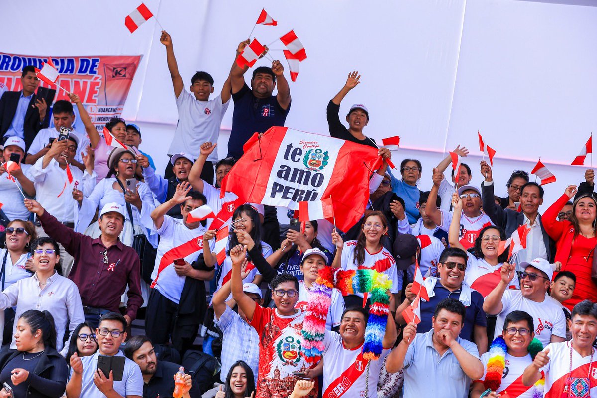 presidenciaperu's tweet photo. La fuerza de todos los peruanos 🇵🇪

La presidenta de la república, Keiko Fujimori, estuvo presente en su primera Gran Parada y Desfile Cívico-Militar 2026 como jefa de Estado, ceremonia que rinde homenaje al honor, la disciplina y la entrega de las Fuerzas Armadas, la Policía Nacional del Perú y las unidades civiles que aportan al orden y la defensa nacional.

En esta fecha de especial significado nacional, su presencia reafirma el compromiso de servir al país, fortalecer la unidad y reconocer a quienes dedican su vida a proteger nuestra libertad, seguridad y soberanía.