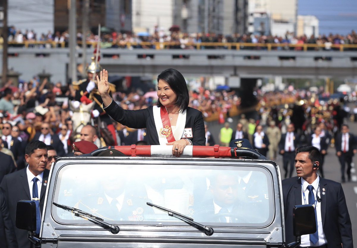presidenciaperu's tweet photo. La fuerza de todos los peruanos 🇵🇪

La presidenta de la república, Keiko Fujimori, estuvo presente en su primera Gran Parada y Desfile Cívico-Militar 2026 como jefa de Estado, ceremonia que rinde homenaje al honor, la disciplina y la entrega de las Fuerzas Armadas, la Policía Nacional del Perú y las unidades civiles que aportan al orden y la defensa nacional.

En esta fecha de especial significado nacional, su presencia reafirma el compromiso de servir al país, fortalecer la unidad y reconocer a quienes dedican su vida a proteger nuestra libertad, seguridad y soberanía.