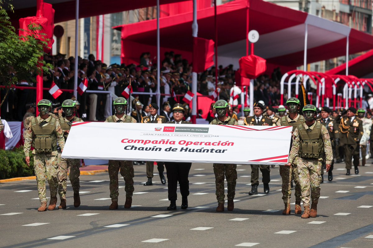 presidenciaperu's tweet photo. La fuerza de todos los peruanos 🇵🇪

La presidenta de la república, Keiko Fujimori, estuvo presente en su primera Gran Parada y Desfile Cívico-Militar 2026 como jefa de Estado, ceremonia que rinde homenaje al honor, la disciplina y la entrega de las Fuerzas Armadas, la Policía Nacional del Perú y las unidades civiles que aportan al orden y la defensa nacional.

En esta fecha de especial significado nacional, su presencia reafirma el compromiso de servir al país, fortalecer la unidad y reconocer a quienes dedican su vida a proteger nuestra libertad, seguridad y soberanía.