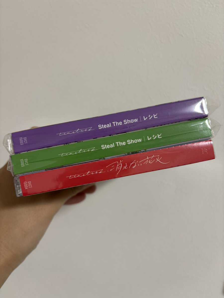 haru_sz1116's tweet photo. 新体制最初と次のシングルが、オリメンタイアップと言うのが、なんというかとても嬉しすぎてですね🥲❤️💜💚
メンカラ帯は今後もお願いしたいです🥹🙏
#timelesz_消えない花火 https://t.co/UICqyDPVXU
