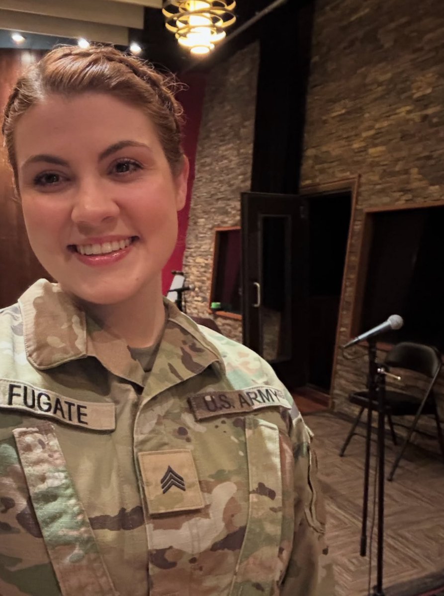 salinarenee44's tweet photo. #armyvocalist #bandsmen #studio #armygirl #usarmy https://t.co/TGS0iMjF7o