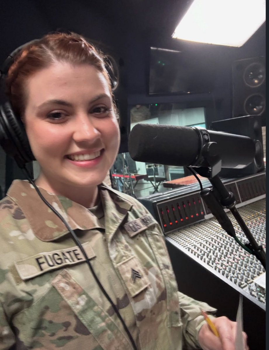 salinarenee44's tweet photo. #armyvocalist #bandsmen #studio #armygirl #usarmy https://t.co/TGS0iMjF7o