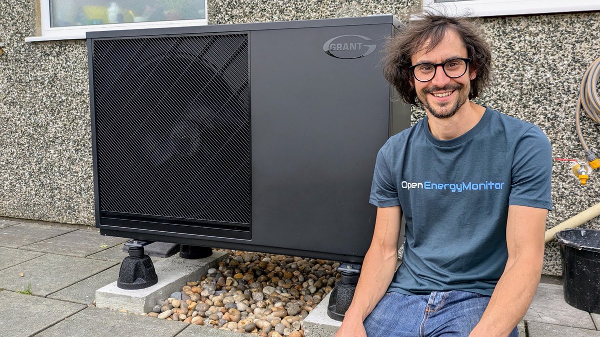 glynhudson's tweet photo. It's been 1yr since I installed a @myGrantUK heat pump and @NewarkCylinders in my house! 
🏠 Space heating  SCOP 4.8
🚿 DHW SCOP 4.3
📊 Combined SCOP 4.7
💰 Running cost on Agile with battery: £567/yr
🛢️ Previous oil boiler would cost £2k to deliver same heat  (72% saving) https://t.co/ysNer6VzJI